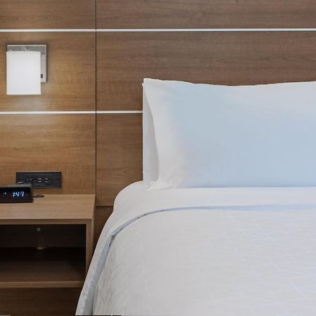Holiday Inn Express & Suites - Denton - Sanger, An Ihg Hotel Екстериор снимка