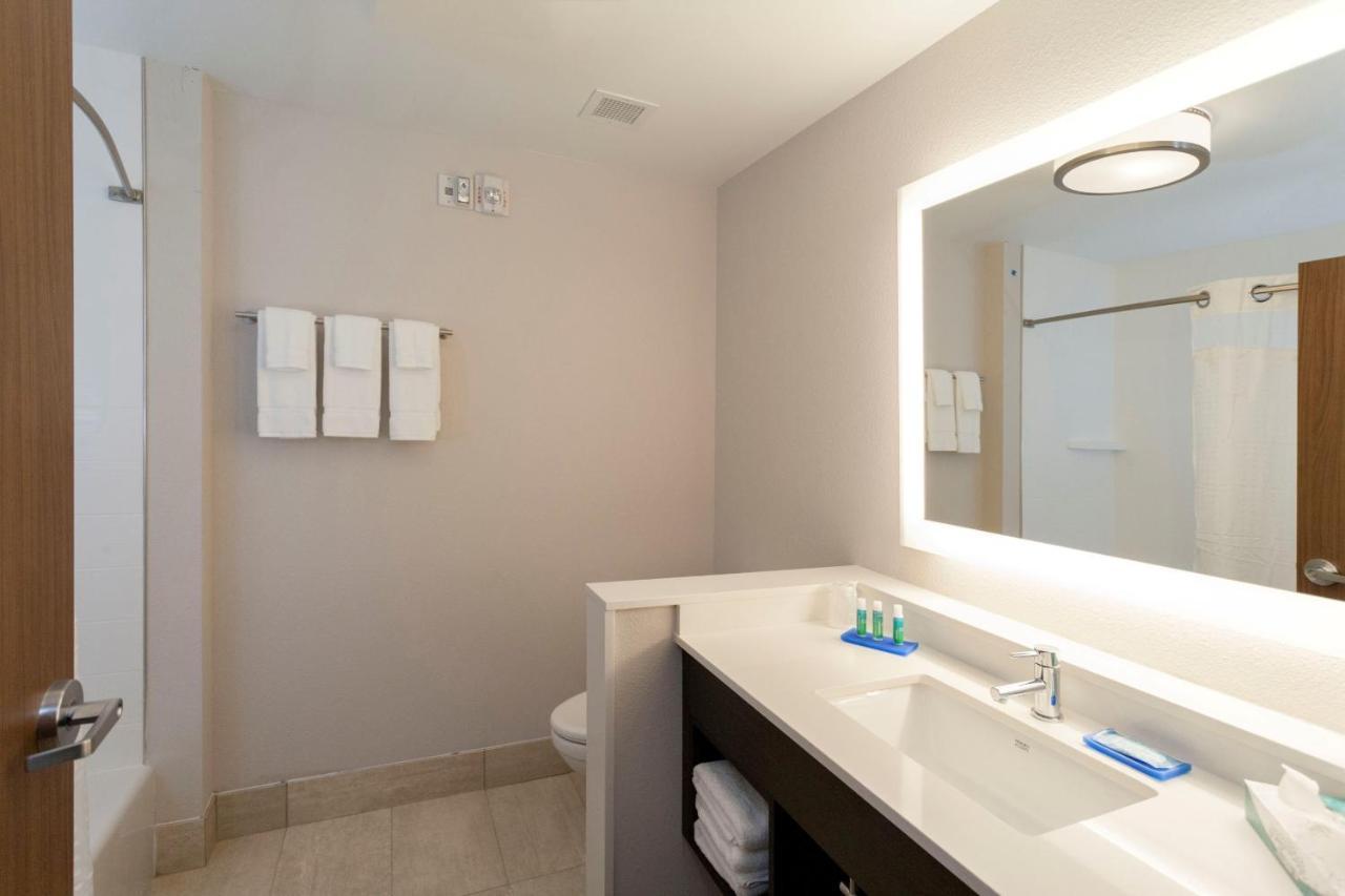 Holiday Inn Express & Suites - Denton - Sanger, An Ihg Hotel Екстериор снимка