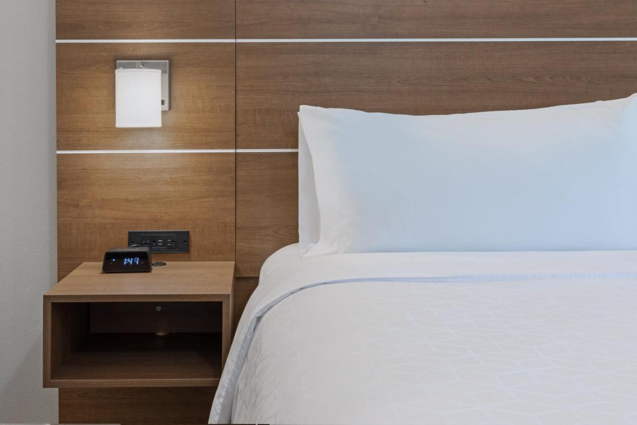 Holiday Inn Express & Suites - Denton - Sanger, An Ihg Hotel Екстериор снимка
