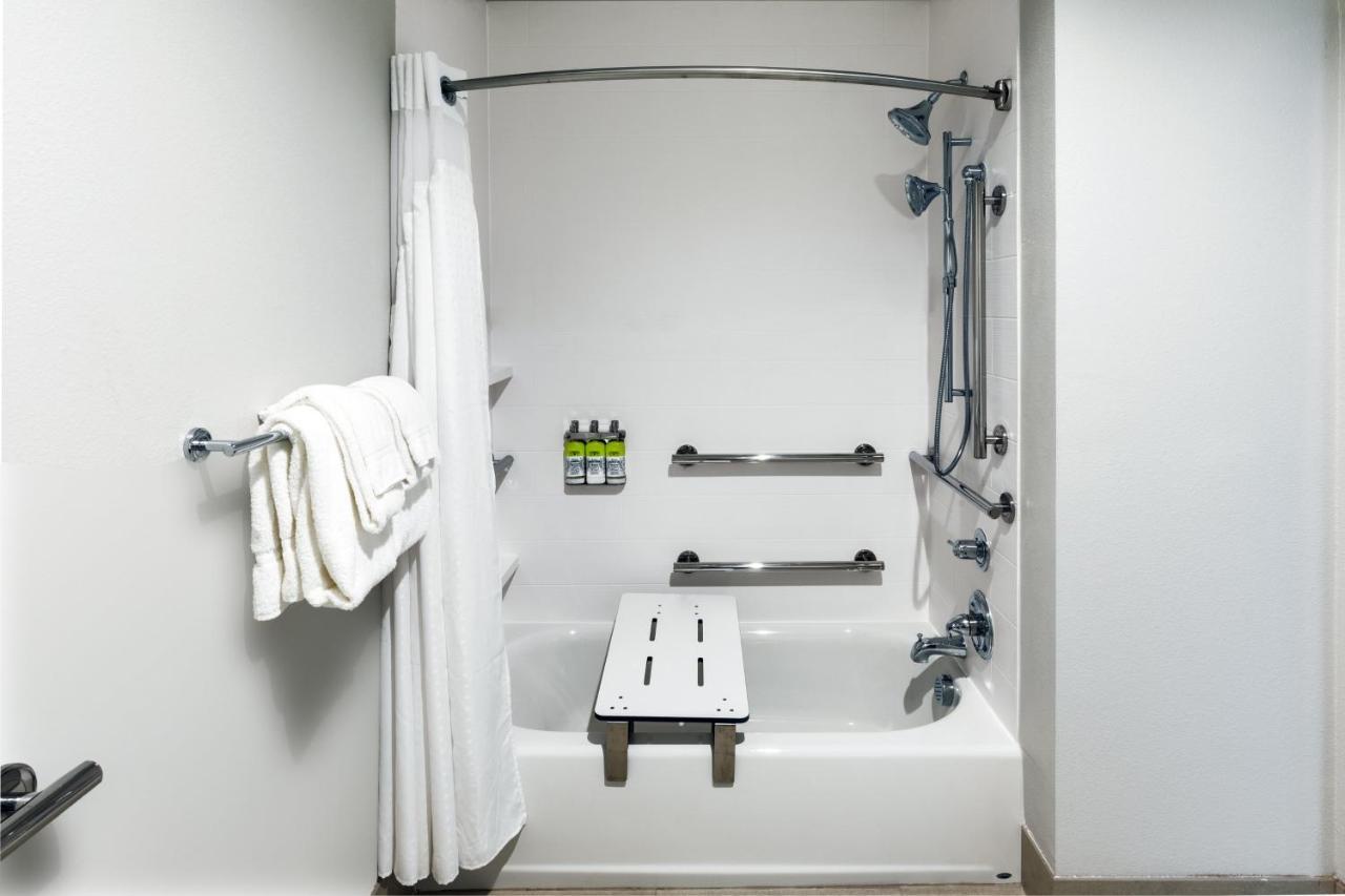 Holiday Inn Express & Suites - Denton - Sanger, An Ihg Hotel Екстериор снимка