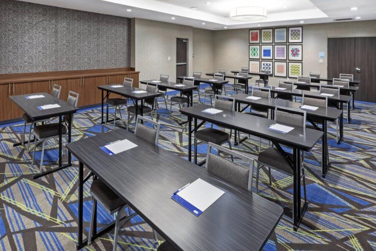 Holiday Inn Express & Suites - Denton - Sanger, An Ihg Hotel Екстериор снимка
